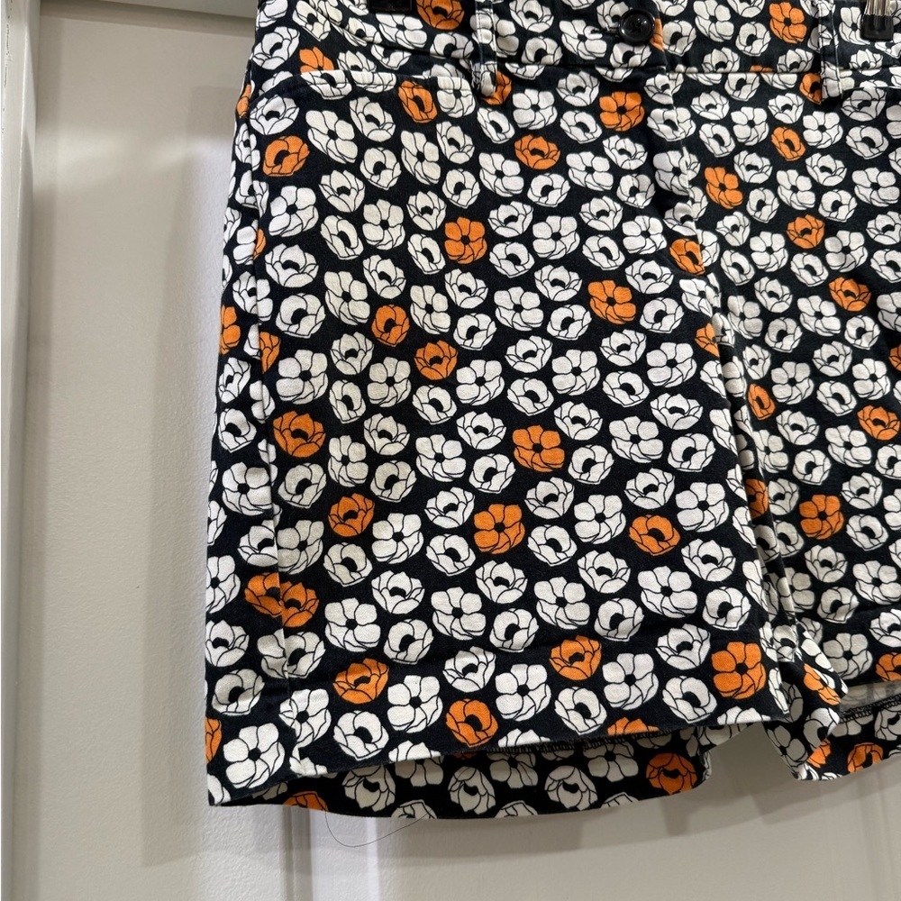 Lands' End Black with Floral Print Mid Rise Shorts Size 10P - Picture 4 of 12